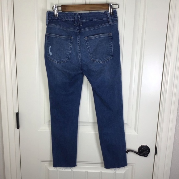 Good American Good Legs in Blue431 Size 28P Cropped. - Picture 5 of 10